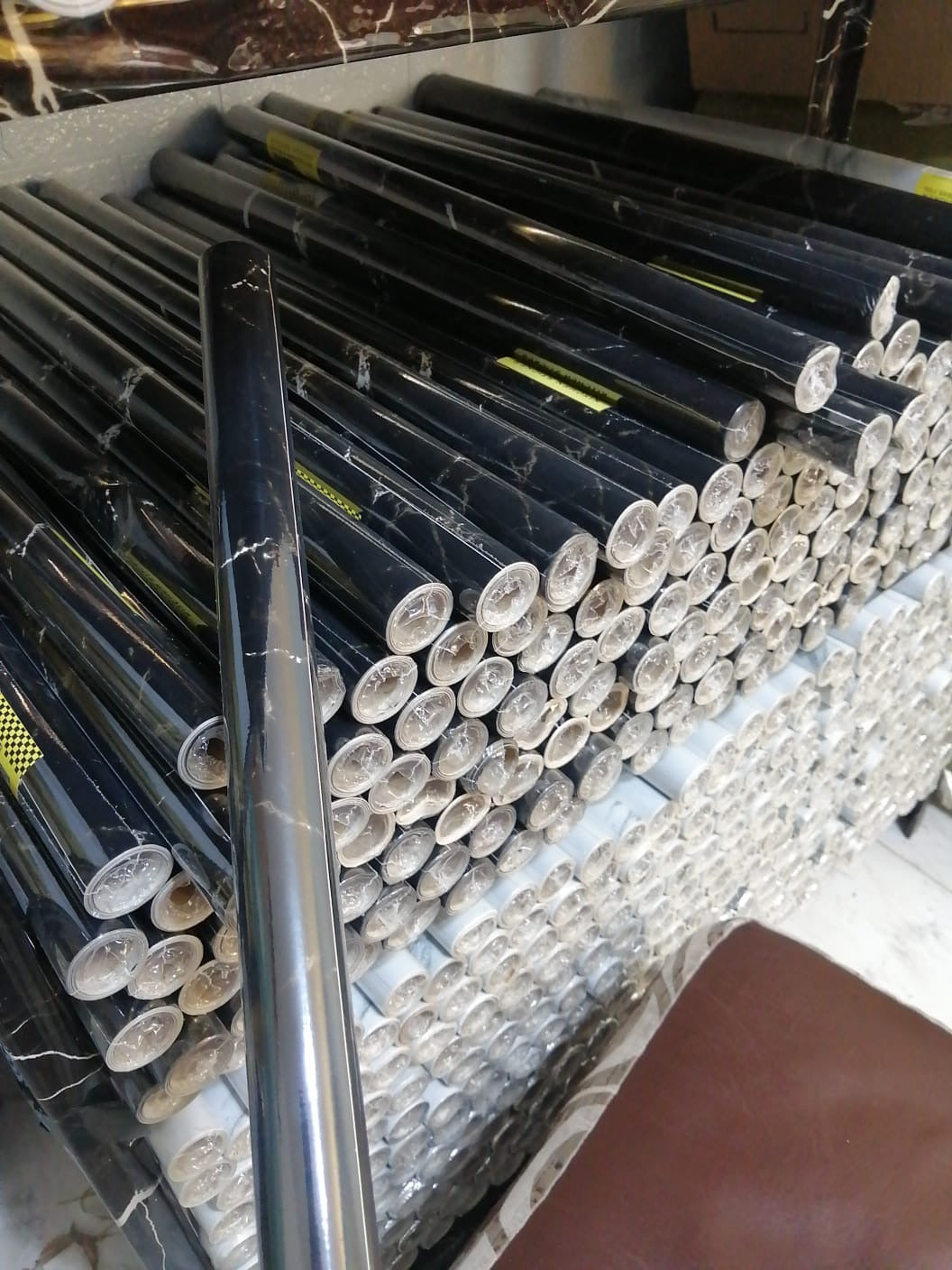 Mármol en minutos: Transforma cualquier espacio con nuestro papel adhesivo premium