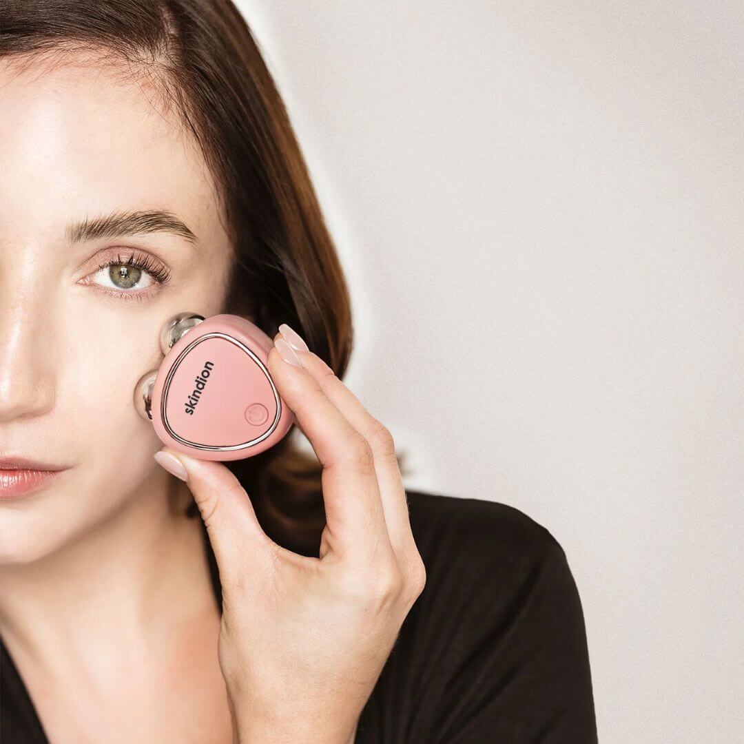 MASAJEADOR FACIAL CON MICROCORRIENTE – Rejuvenece tu Piel en 5 Minutos 💆‍♀️✨